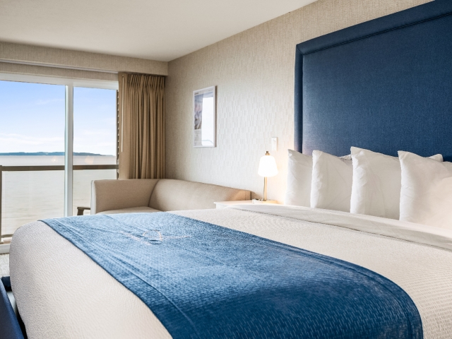 Lakeview balcony king room