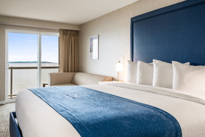 Lakeview balcony king room
