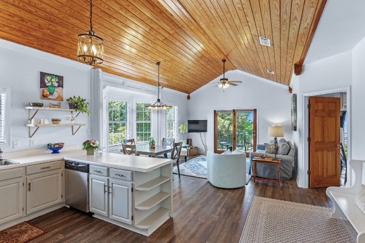 2-BR Azalea Suite living area and kitchen at Jubilee Suites on Mobile Bay