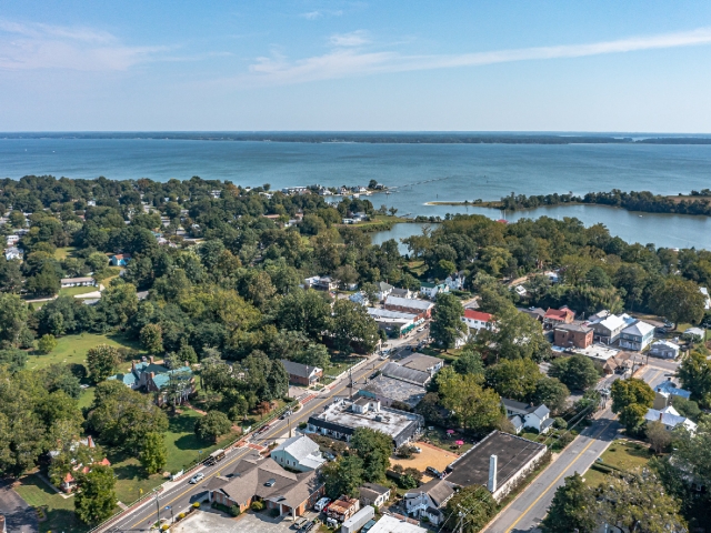 Urbanna, Virginia and The Chesapeake Inn from the air
