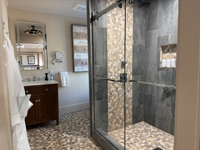 East River Suite bathroom