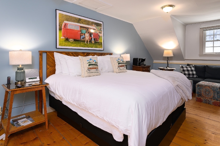 king bed with art in Sterling Mountain room