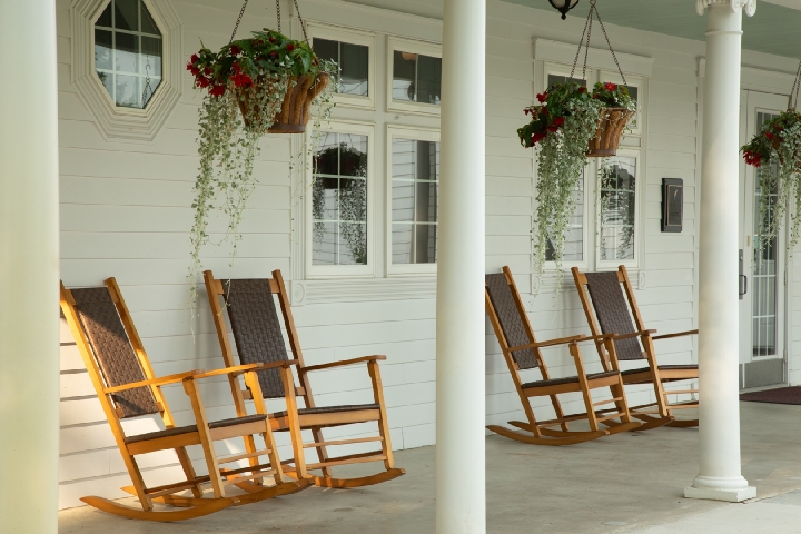 The Oakwood Inn front veranda with rockers & hanging plants