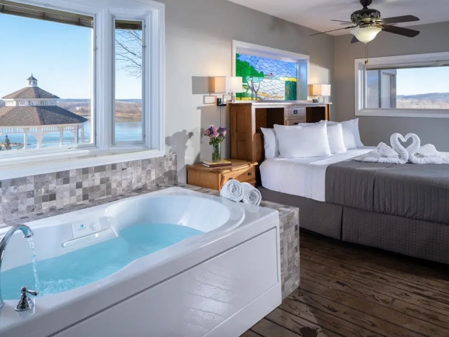 Deck Level Cottage Suite