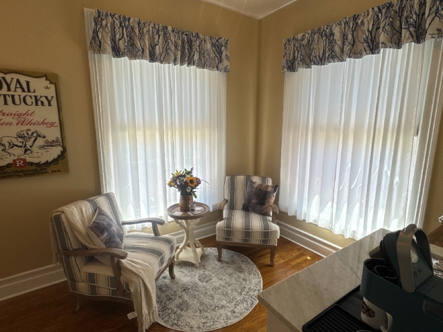 Saratoga Breakfast room - 2