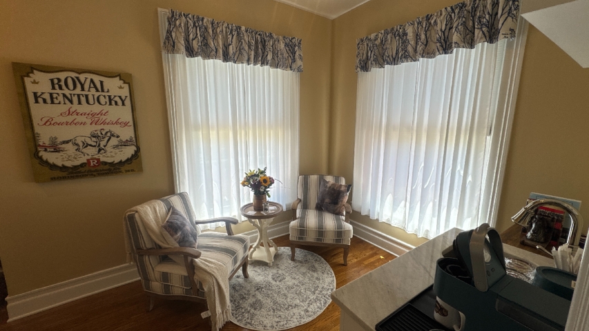 Saratoga Breakfast room - 2
