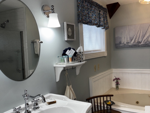 Captains Quarters bathroom