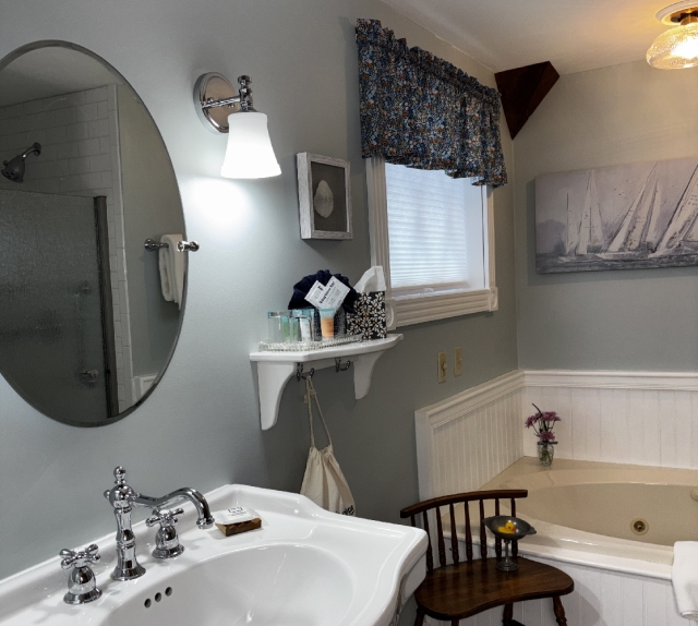 Captains Quarters bathroom