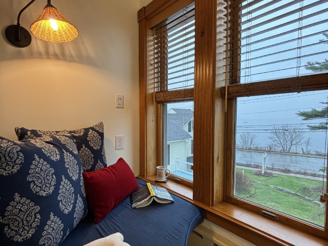 Crows Nest window seat