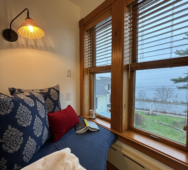 Crows Nest window seat