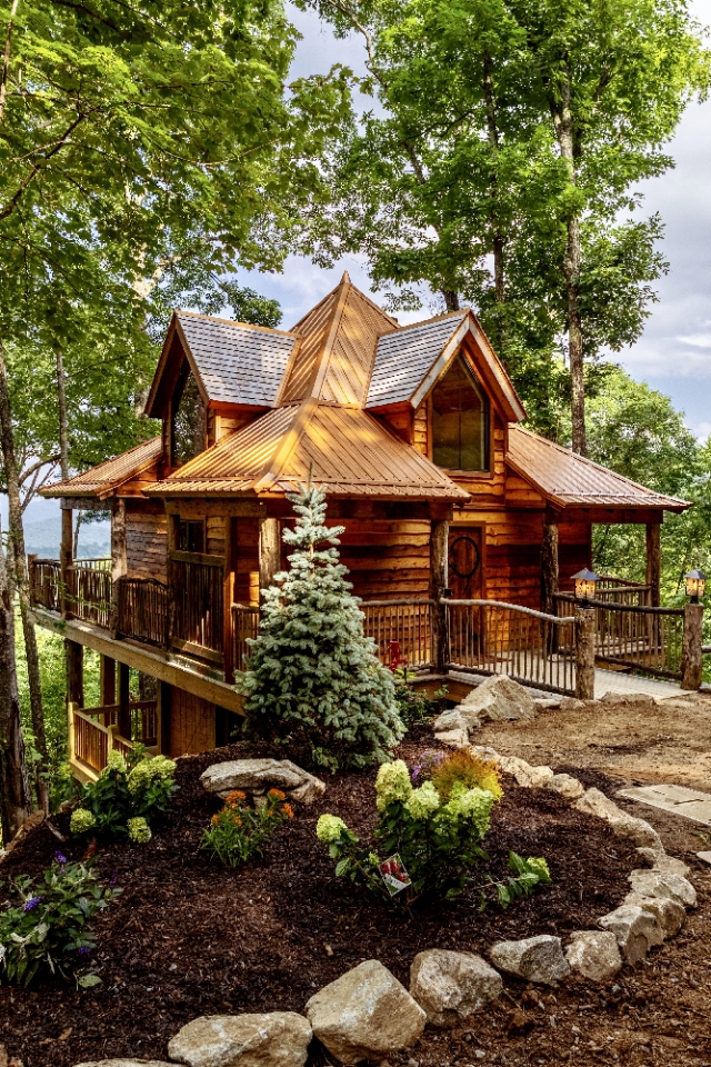 Elk & Embers Hemlock Treehouse