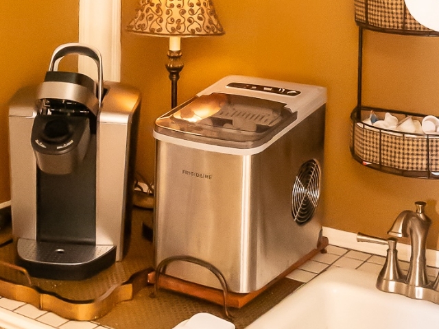 Convenient 24/7 guest coffee station at Prairie Guest House, featuring a Keurig coffee maker and ice maker for refreshments anytime.