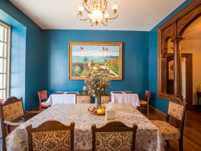 breakfast room