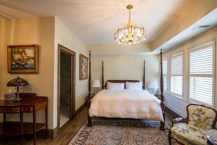 Aster room