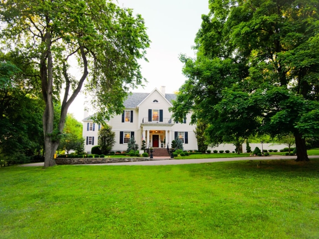 The front lawn of A Storybook Inn
