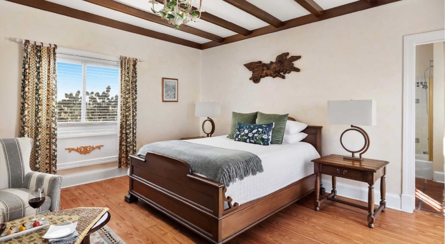 Mistral Room