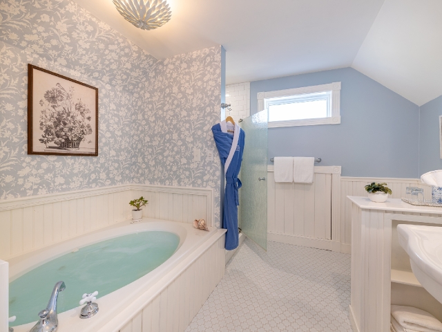 Bathroom with whirlpool tub